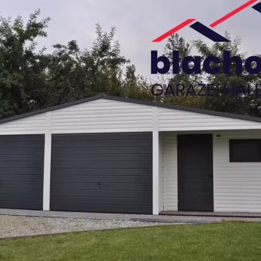 Garaż blaszany 9×6 m z pomieszczeniem gospodarczym, brudny biały z ciemnym grafitem, dach dwuspadowy.